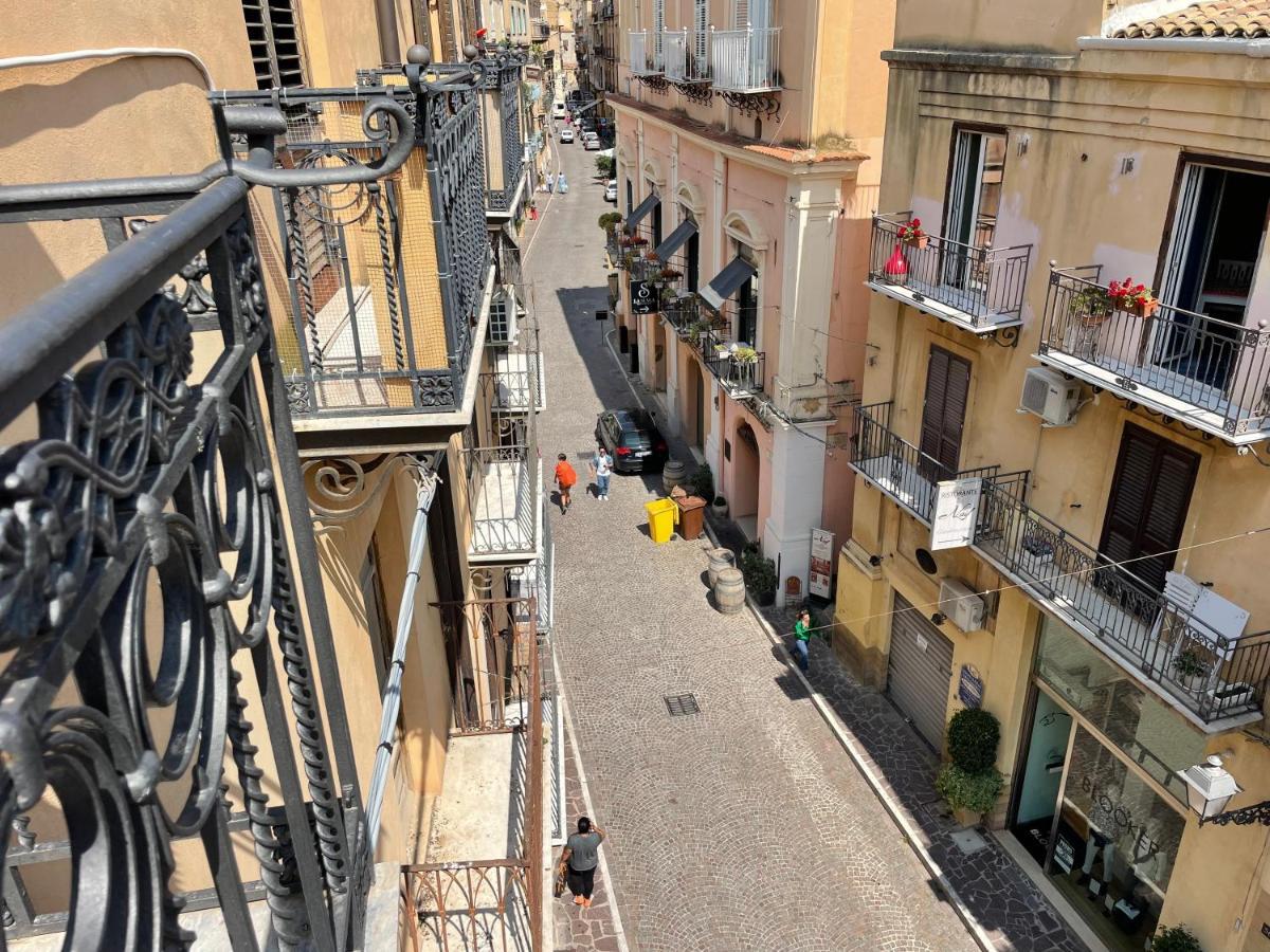 2 Apartments - Akragas Home 1 & 2 On Via Atenea City Center With View Agrigento Exterior foto